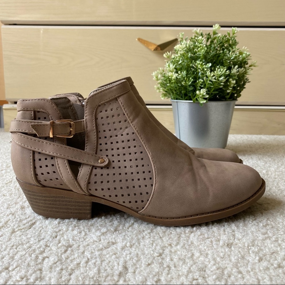 Steve Madden light brown ankle boots